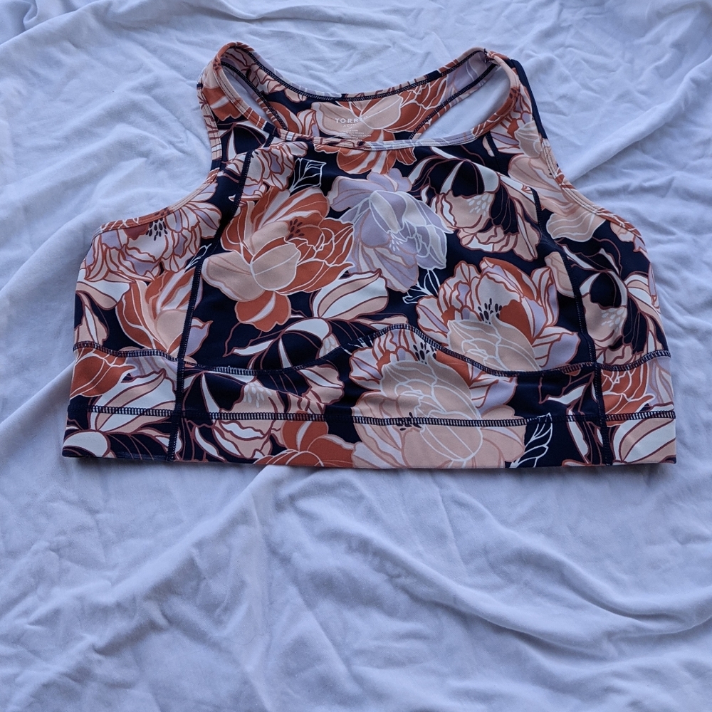2 Women's Torrid Sports Bras Size (3)